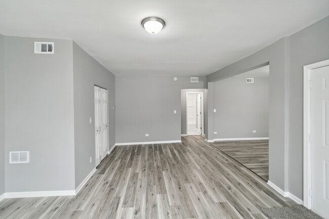 Building Photo - 9305 S Homan Ave