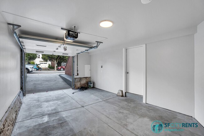 Building Photo - Sunnyside: Newly Renovated Single Family H...