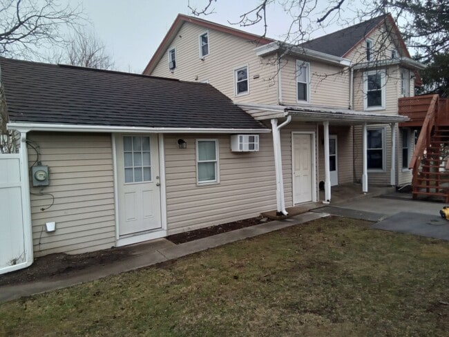 Building Photo - 127 Schoolhouse Rd
