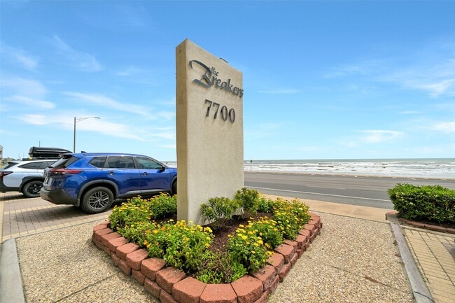 Building Photo - 7700 Seawall Blvd