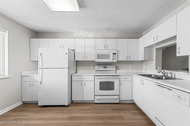 Building Photo - 7785 Esmeralda Way