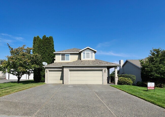 Primary Photo - Brand New Updates! 4-Bedroom, 2.5-Bath plus Home Office in Horn Rapids!