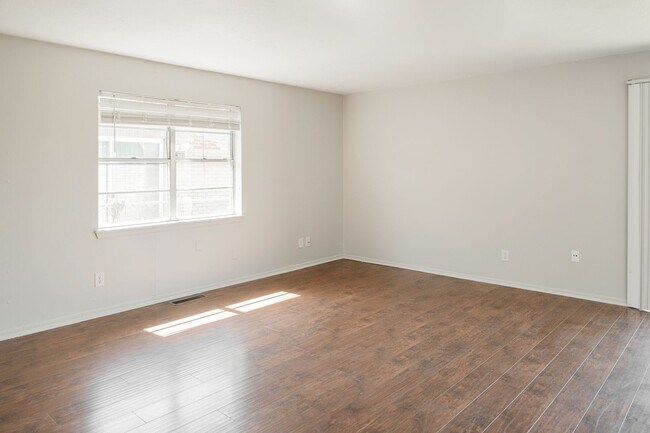 Building Photo - 10517 N McKinley Ave