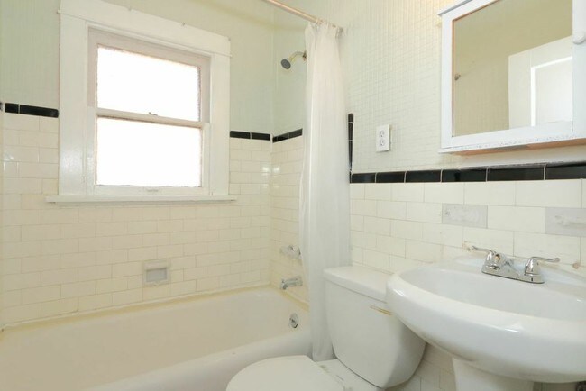 Building Photo - 3222 Welsberg
