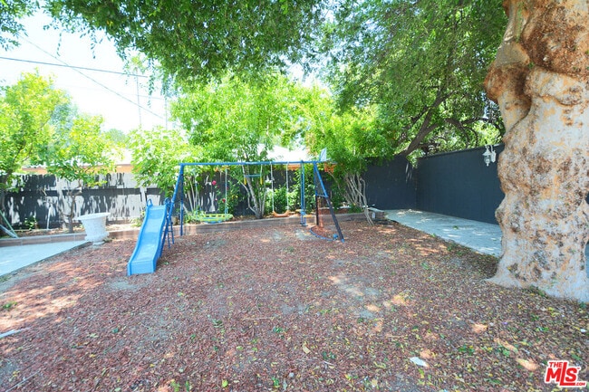 Building Photo - 23701 Bessemer St
