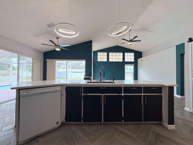 Building Photo - 1347 Overland Dr