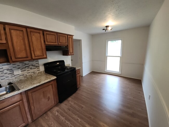 Building Photo - 6623 Foxboro Dr