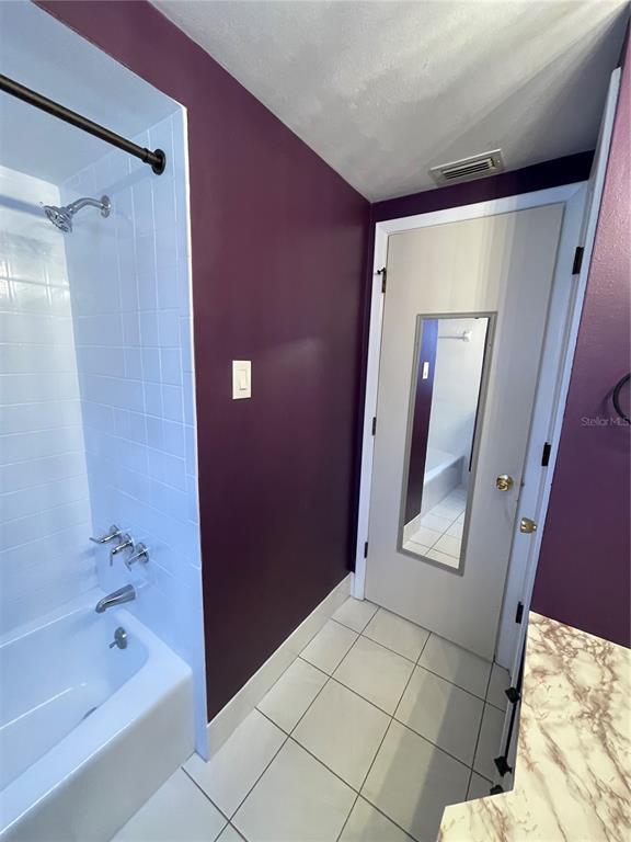 Building Photo - 10120 Willow Dr