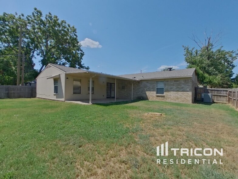 Building Photo - 4108 Coronet Ln