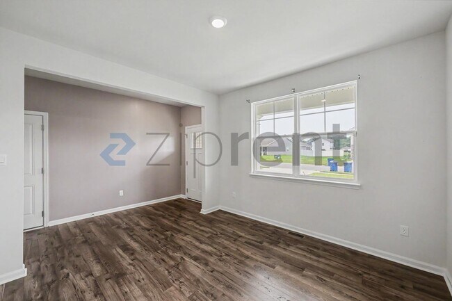 Building Photo - Unit
