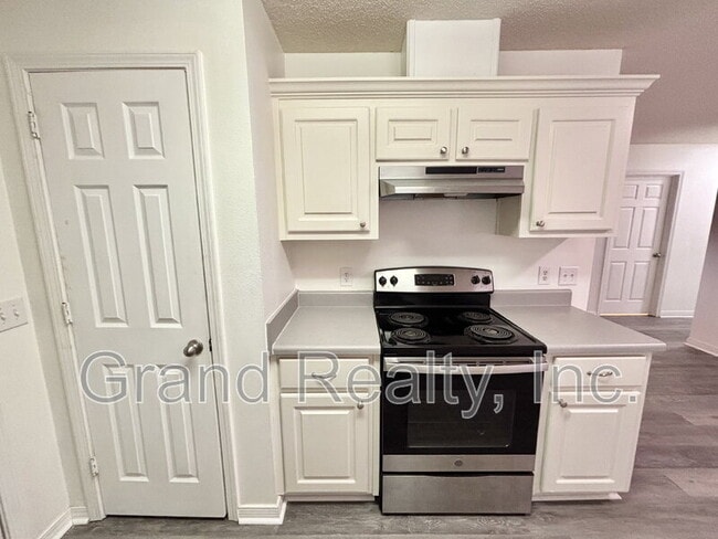 Building Photo - 5574 Econfina St