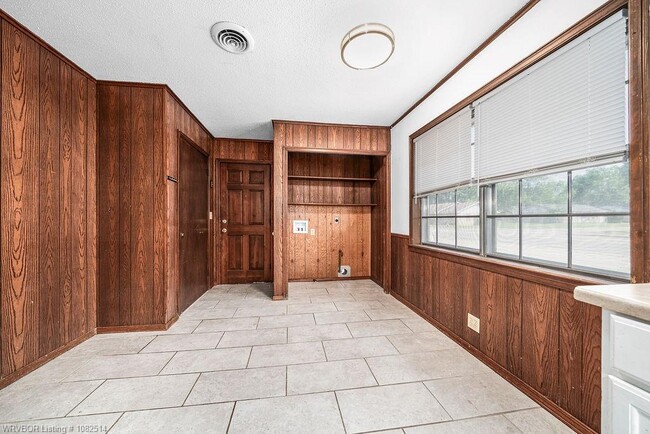 Building Photo - 100 Meadow Pl