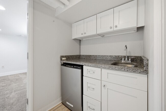 Building Photo - 1500 44th St NW