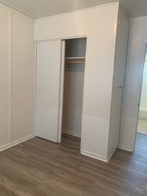 Building Photo - Two Bedroom Country Cottage Available in Tracy!