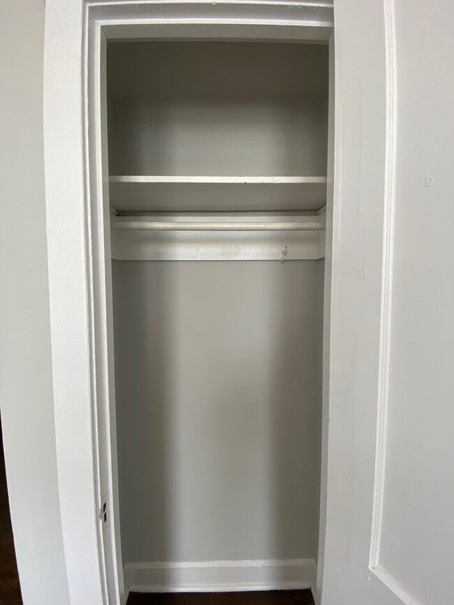 Building Photo - Lakeview 2BR! Near Brown Line & Whole Foods!