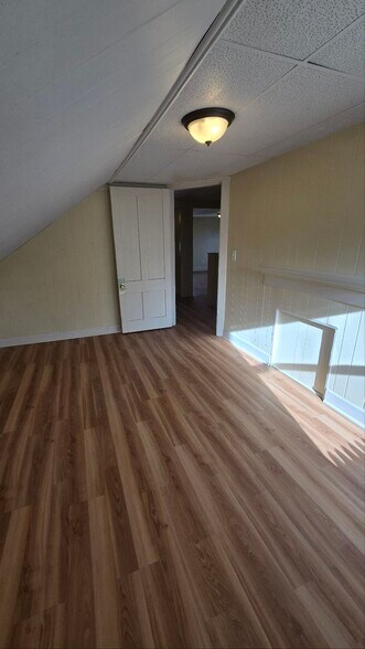 Building Photo - 27 Union St