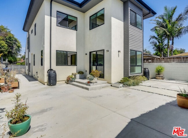 Building Photo - 3641 Greenwood Ave