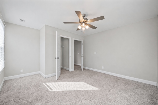 Building Photo - Pet Friendly Three Bedroom!