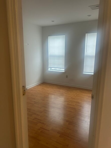 Building Photo - 620 Cambridge Ct