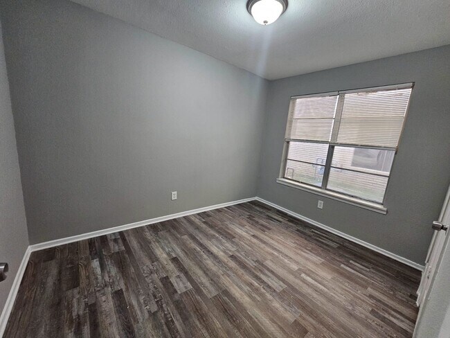Building Photo - 3635 N MacGregor Way