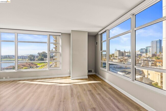 Building Photo - 1 Lakeside Dr