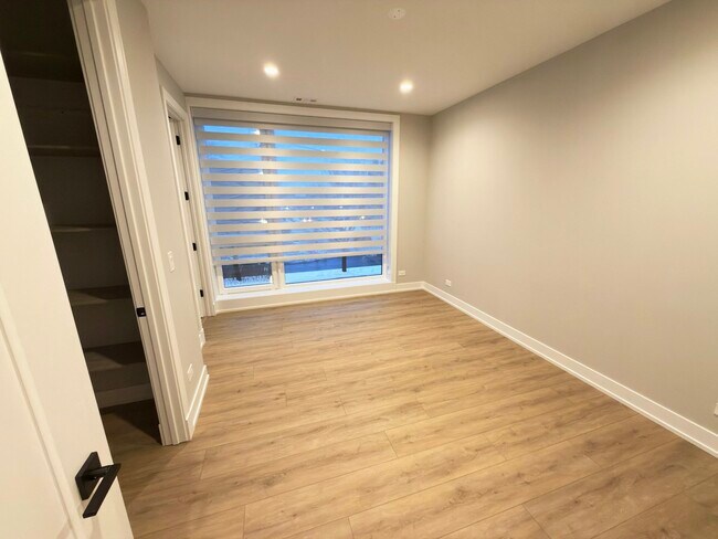 Building Photo - 2355 W Flournoy St