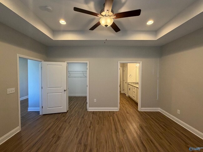 Building Photo - 3203 McClellan Wy SE