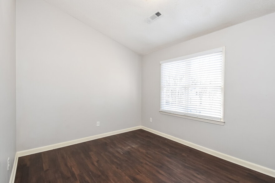 Building Photo - 1651 Winchester Way SE