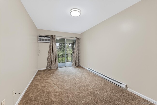 Building Photo - 914 Old Country Rd