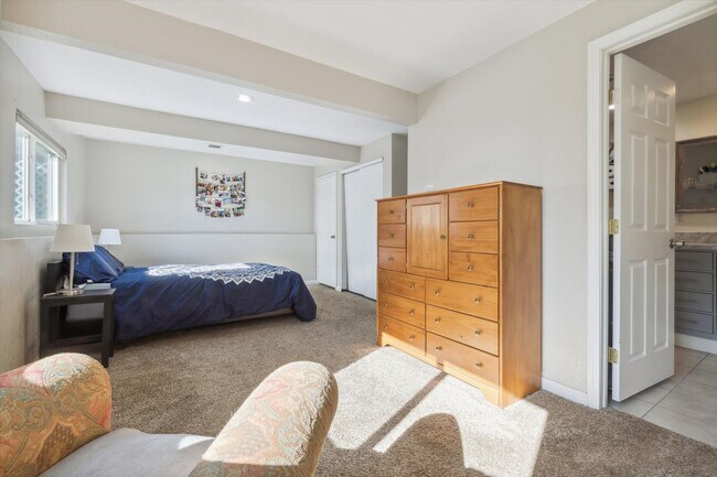 Building Photo - 4001 S Flanders Way