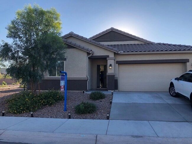 Building Photo - 9810 N Howling Wolf Rd