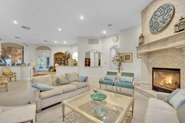 Building Photo - Experience Las Vegas in style and comfort with this beautiful first-floor 3-bedroom condo