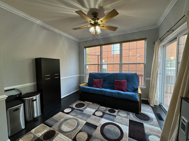 Building Photo - Stunning 3 Bed 3.5 Bath Brick Colonial End-Unit Townhome In Vibrant Kingstowne Community