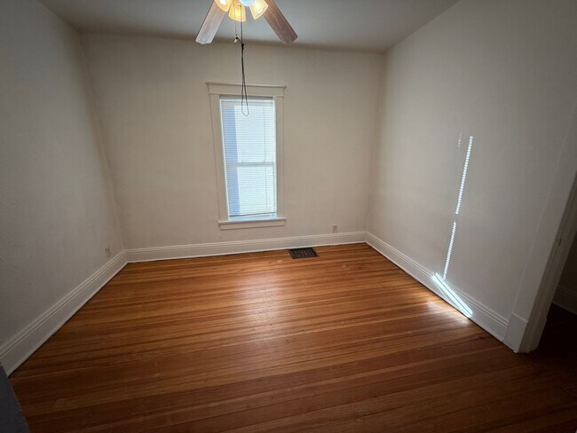 Building Photo - 2620 Chicago Ave