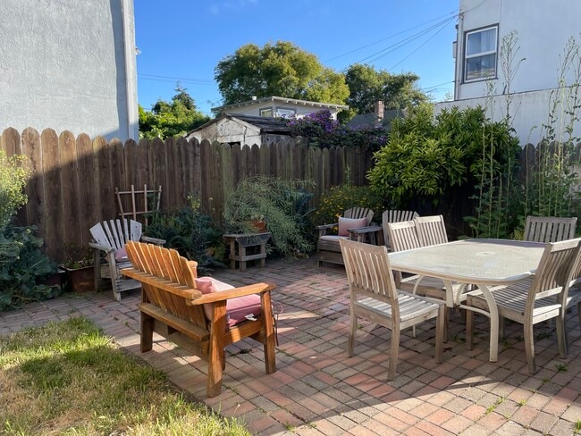 Building Photo - 3112 California St