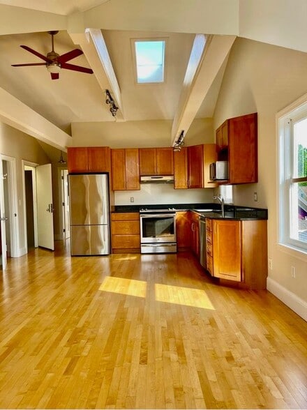 Building Photo - 314 Islington, 5