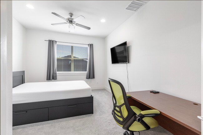 Building Photo - 1737 W Cantey St