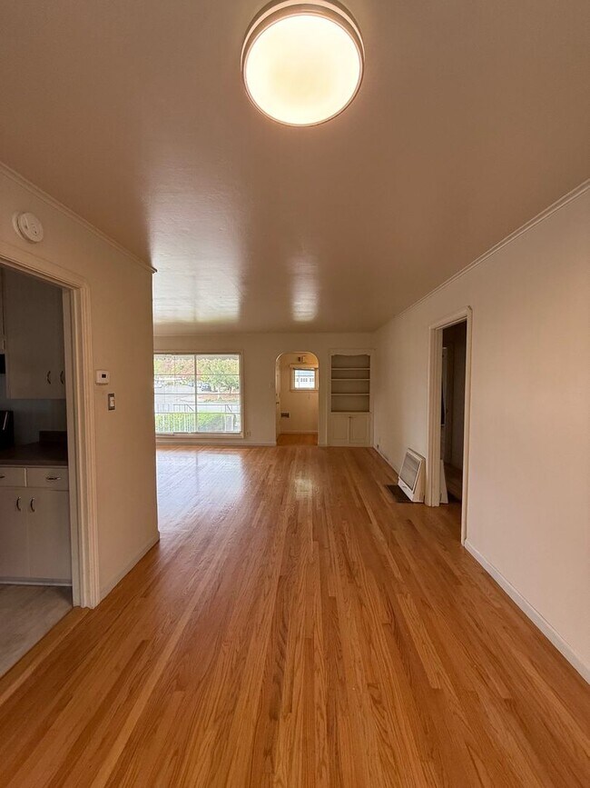 Building Photo - 2230 Montecito Ave