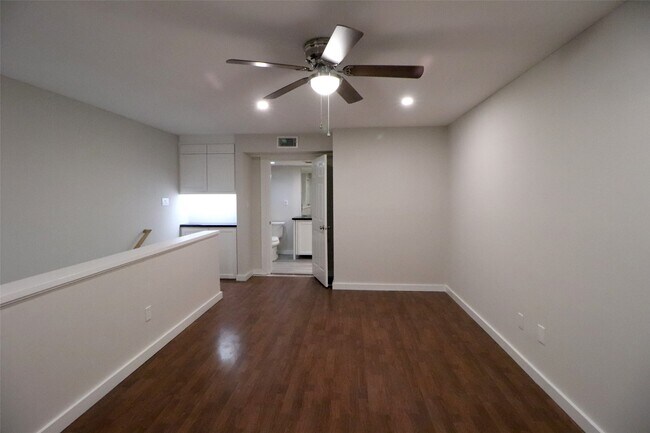Building Photo - 5929 Queensloch Dr