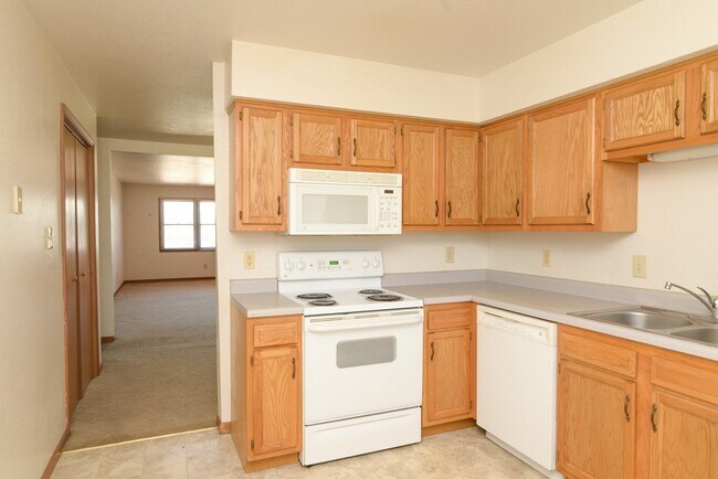 Building Photo - 2504 Southridge Dr