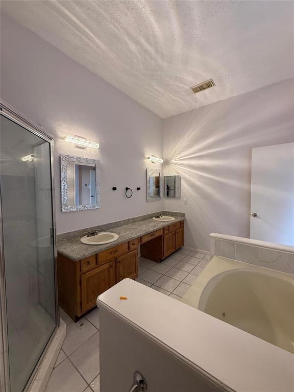 Building Photo - 4827 Sunshine Dr