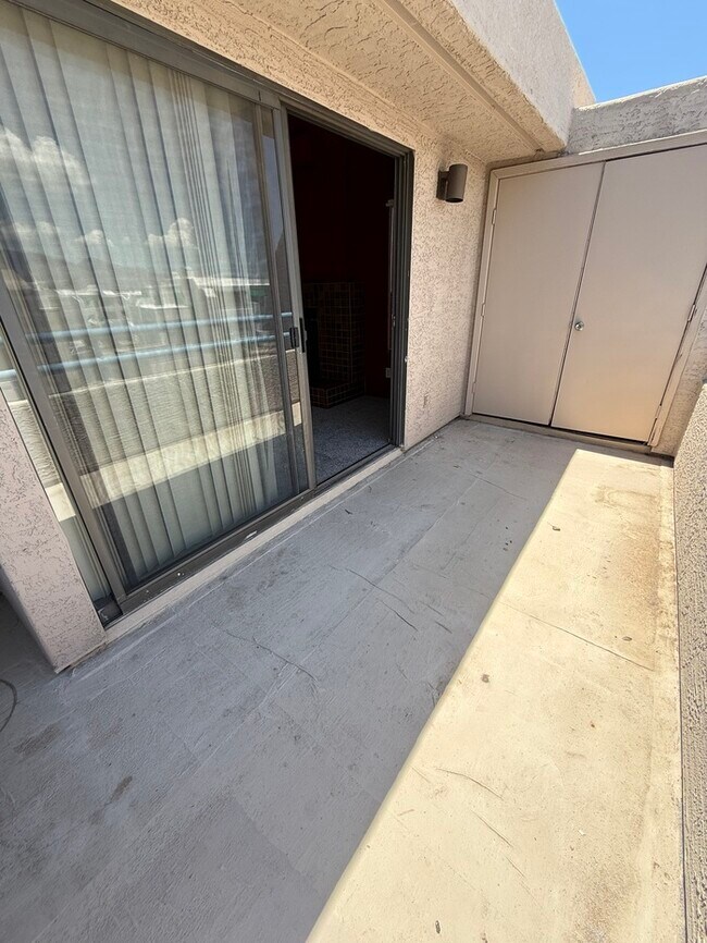 Building Photo - APARTMENT FOR RENT