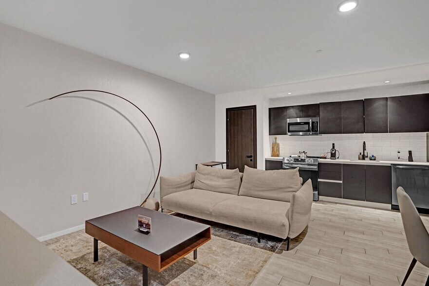 Building Photo - 398 NE 5th St