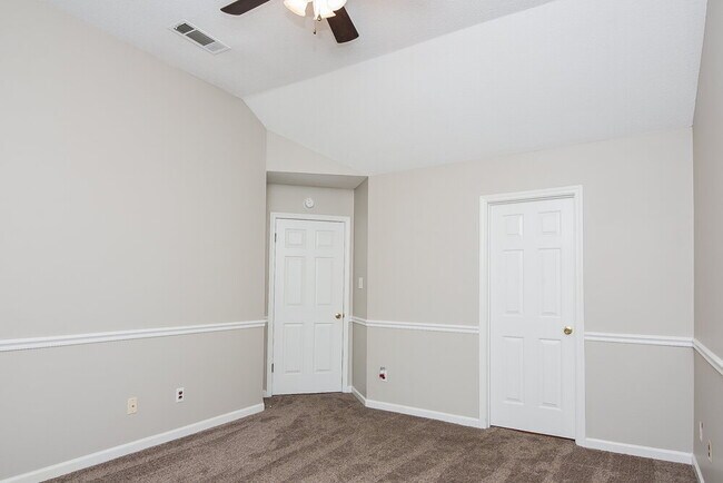 Building Photo - 8541 Highland Glen Cir S