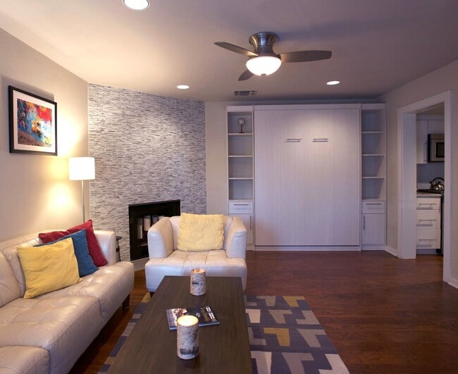 Building Photo - Luxury 1 Bed, 1.5 Bath Loft with Spectacular Downtown City Views