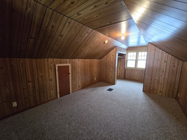 Building Photo - 401 Charles St