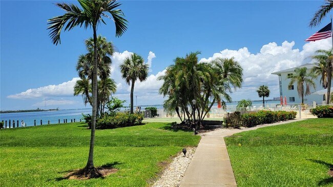 Building Photo - 771 John Ringling Blvd