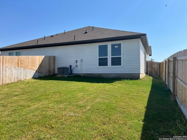 Building Photo - 121 Nespral Dr