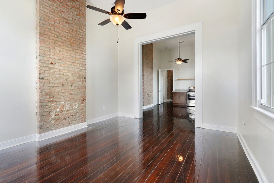 Building Photo - 1618 Marigny St
