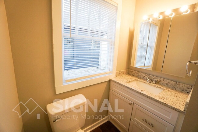 Building Photo - 3845 36th Ave N